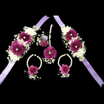 Set of floral jewelry